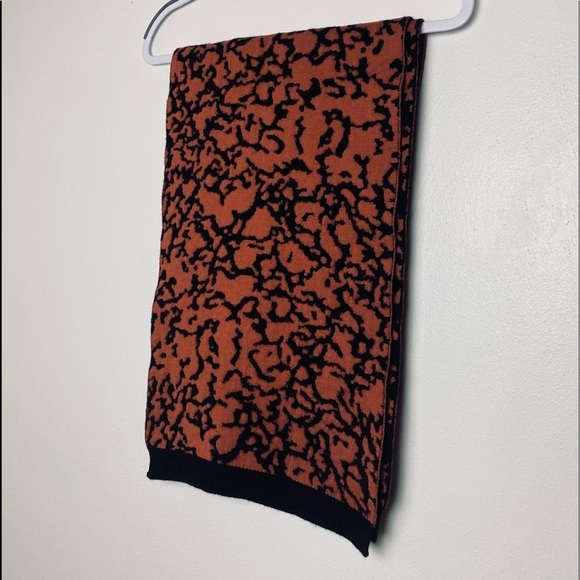 Men Cmmn Swd mustard yellow/black Cotton, Merino Wool and Cashmere-Scarf. - Picture 3 of 13